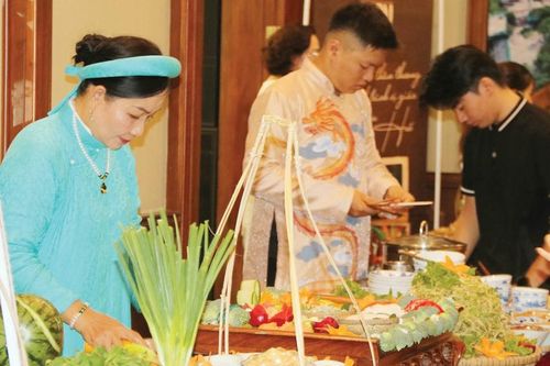 Vang danh ẩm thực Huế