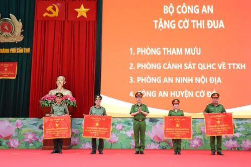 Giữ vững ổn định chính trị trong mọi tình huống, tạo chuyển biến tích cực về an ninh trật tự