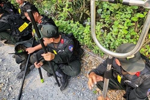 Vạch từng mét rừng tìm kiếm hung thủ giết người cướp tài sản