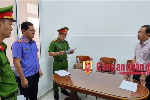 Phó Chủ tịch xã và cán bộ địa chính ở Phú Quốc bị bắt