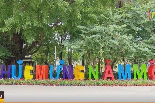 Hà Nội chuẩn bị trang hoàng đón Tết