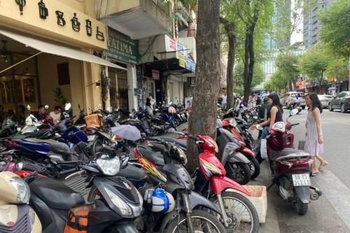 TPHCM: Mạnh tay dẹp nạn thu phí giữ xe 'chặt chém'