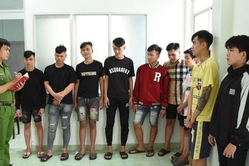 Xử lý nghiêm nhóm thanh niên đốt pháo trước trụ sở cơ quan nhà nước