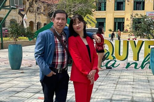 Nhan sắc vợ xinh đẹp, kém 11 tuổi của NSƯT Quang Thắng