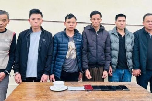 Bắt quả tang 6 'con bạc' sát phạt nhau trong rừng