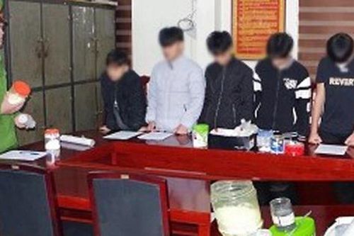 9 học sinh góp tiền mua vật liệu chế pháo nổ