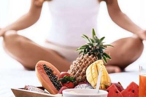 Nên ăn gì trước và sau khi tập yoga?
