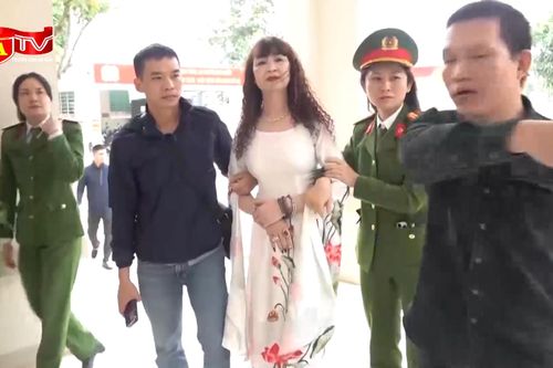 Bắt nữ giám đốc doanh nghiệp 'bảo kê' xe vi phạm giao thông