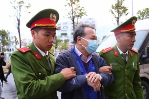Xét xử vụ án Việt Á: Luật sư nói cựu Vụ trưởng phải làm theo chỉ đạo của cấp trên