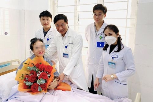 Người phụ nữ được phát hiện có khối u nhờ 2 triệu chứng lạ