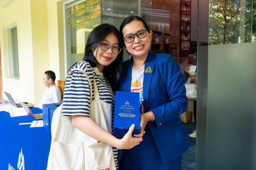 Loạt trường đại học lì xì, tặng quà Tết cho sinh viên