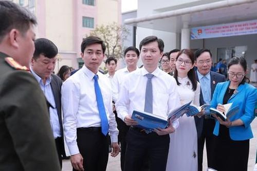 Triển lãm 'Sinh viên Thái Nguyên với Biển đảo Tổ quốc'