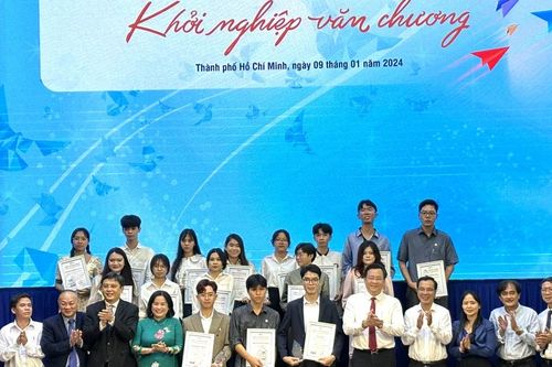 25 giải thưởng được trao cho cuộc thi sáng tác văn học trẻ