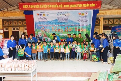 'Mang' xuân sớm đến với trẻ em vùng khó Sơn La
