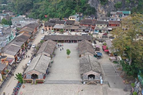 Nhà ngói máng truyền thống - nét đặc trưng của cao nguyên đá Đồng Văn