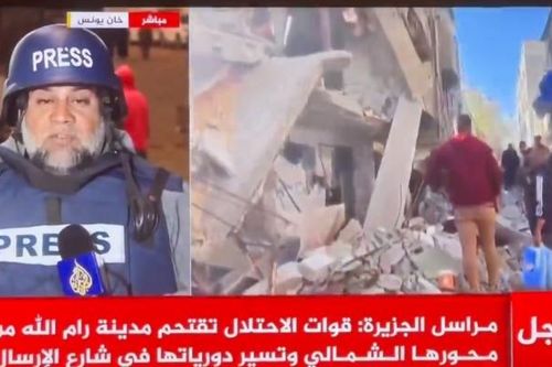 Nhà báo Dahdouh trở lại tường thuật trực tiếp về chiến sự Gaza sau khi chôn cất con trai
