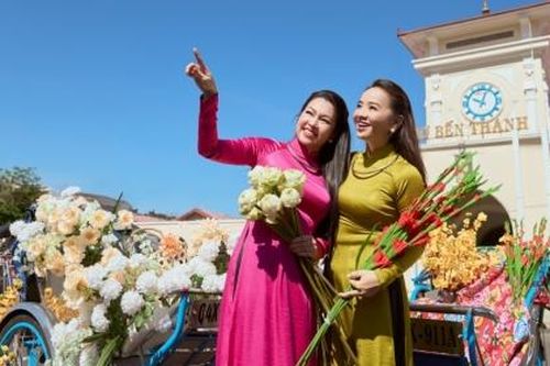 Út Trong 'Đất phương Nam' làm mẫu áo dài