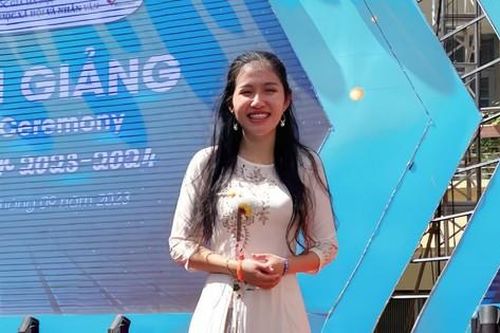 Soi đường bằng ánh sáng yêu thương và khát vọng