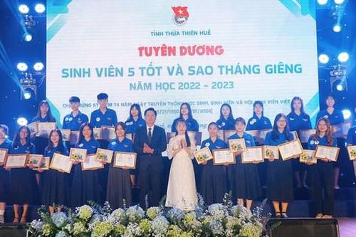 Tỉnh Đoàn TT-Huế tuyên dương Sinh viên 5 tốt và Sao tháng Giêng