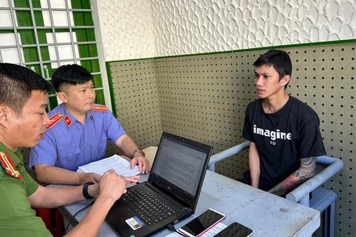 Kiểm sát viên hỏi cung bị can có ghi âm ghi hình trong vụ án ma túy