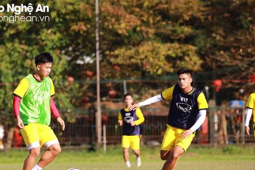 Huấn luyện viên Nguyễn Huy Hoàng đặt mục tiêu cho U19 Sông Lam Nghệ An