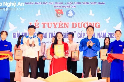 Nghệ An trao danh hiệu 'Sinh viên 5 tốt', 'Sao tháng Giêng' nhân ngày truyền thống học sinh, sinh viên