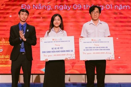 Hàng trăm vé xe miễn phí đưa sinh viên Đà Nẵng về quê ăn Tết