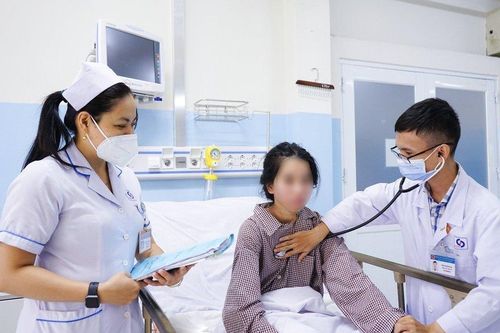 Cứu sống nữ sinh viên 21 tuổi viêm cơ tim nặng, có nguy cơ tử vong