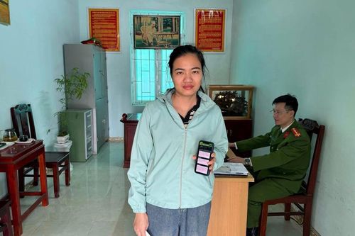Tài khoản bất ngờ được chuyển vào 15 triệu đồng, người phụ nữ vội vã làm điều này
