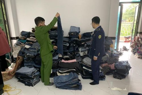 Yên Bái: Thu giữ lô hàng quần áo đã qua sử dụng là hàng hóa nhập lậu