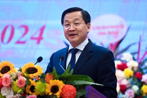 Có chính sách đãi ngộ phù hợp cho nhân viên y tế khi cải cách tiền lương