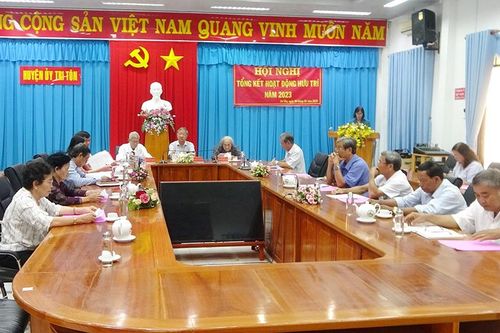 Ông Nguyễn Huệ Hưng làm Chủ nhiệm Câu lạc bộ Hưu trí huyện Tri Tôn