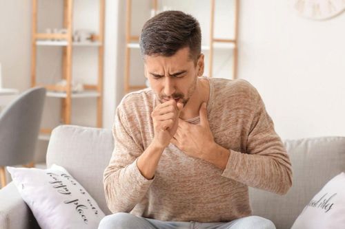 Bác sĩ trả lời: Thường xuyên bị khàn tiếng, đau tức ngực và ho ra máu, có phải bị ung thư thực quản?