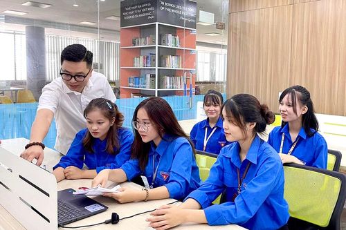 Sinh viên rèn đức, luyện tài