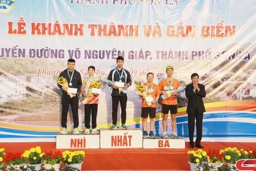 Giải chạy R26 chào mừng khánh thành và gắn biển công trình tuyến đường Võ Nguyên Giáp
