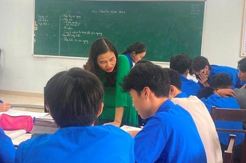 12 giáo viên được phong tặng danh hiệu 'Nhà giáo Ưu tú'