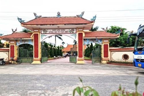 Vũ Văn Hiếu thành hoàng làng mỏ