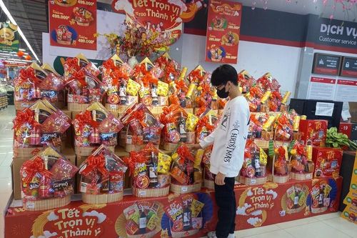 Ảm đạm thị trường giỏ quà Tết, hộp quà bình dân hút khách