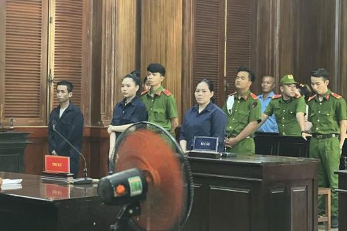Mua bán 'hàng trắng', cặp vợ chồng trẻ cùng lĩnh án 20 năm tù