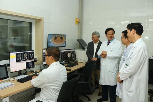 Chấm dứt cảnh chờ cả tuần chụp chiếu ở BV Bạch Mai