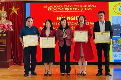 Trung tâm Dịch vụ việc làm tư vấn chính sách lao động việc làm cho 12.100 người