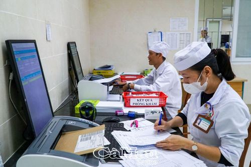 Nâng cao nguồn lực, đãi ngộ phù hợp cho cán bộ y tế