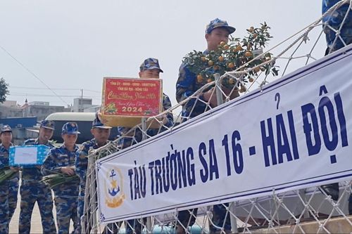 Mang Tết đến Nhà giàn DKI