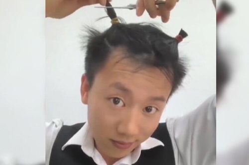 Màn tự cắt tóc đón Tết tưởng 'lầy' mà hóa ra quá đỉnh