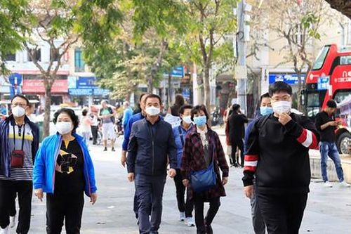 Khuyến khích người dân Thủ đô đeo khẩu trang khi đến các khu vực công cộng