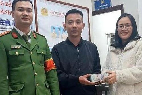 Hà Nội: Người phụ nữ trả lại gần 200 triệu đồng cho người bị mất