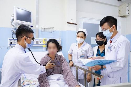 Cứu sống nữ sinh viên bị viêm cơ tim cấp bằng can thiệp VA-ECMO thức tỉnh