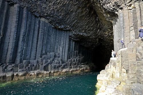 'Lạnh người' hang động phát ra âm thanh kỳ lạ