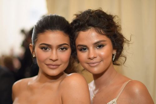 Ai thực sự xấu tính trong drama giữa Selena Gomez và Kylie Jenner?