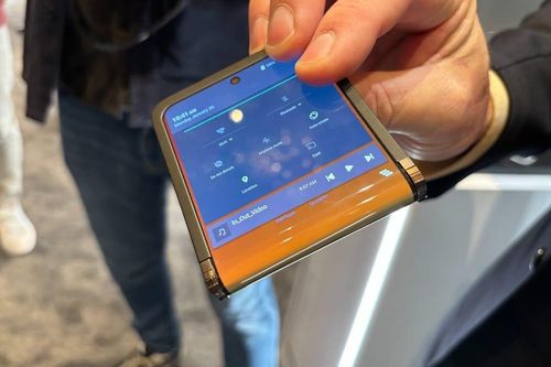Samsung trình diễn smartphone gập theo cả 2 chiều